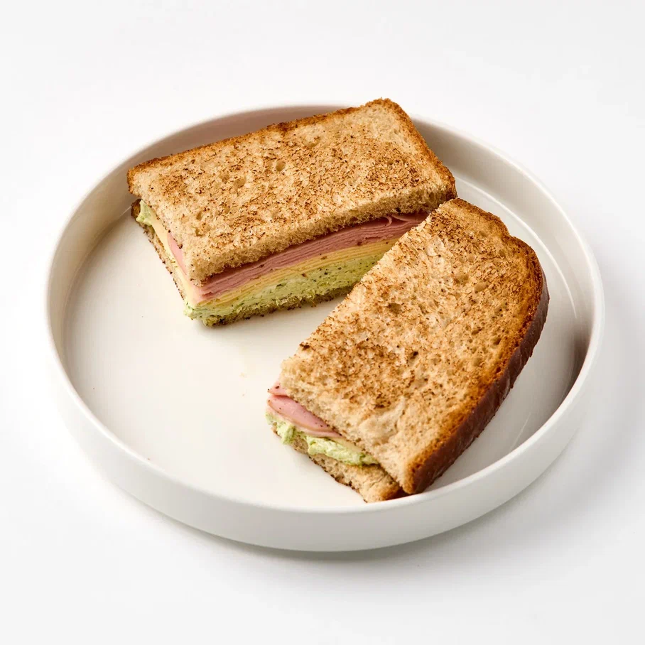 Сэндвич с колбасой